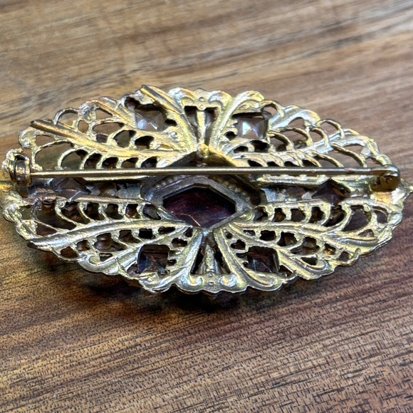 1930s–1940s Art Deco style gold-tone filigree brooch/sash pin - Picture 4 of 6